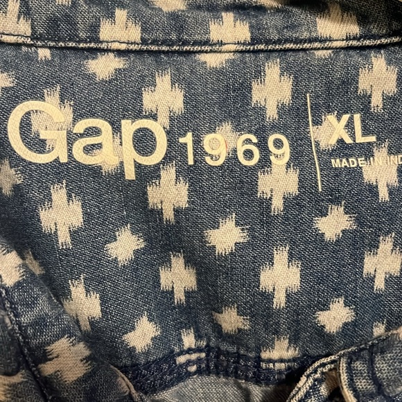 Men’s Gap Short-Sleeved Batik Button-up Size XL - Picture 3 of 5